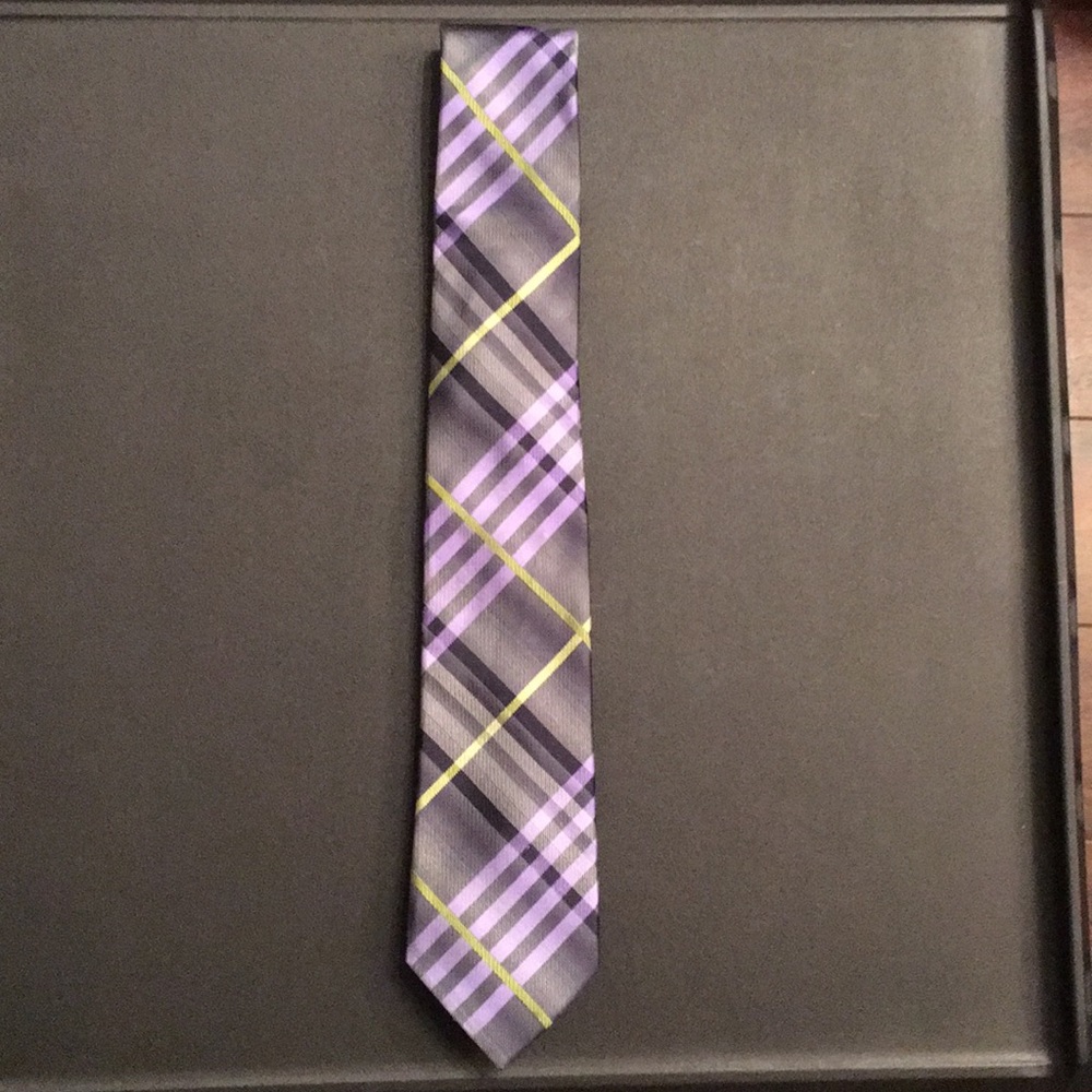 Ben Sherman men’s modern plaid tie